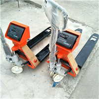 沈陽(yáng)市2噸叉車(chē)秤稱(chēng)重-2噸電子地磅稱(chēng)重地牛搬運(yùn)車(chē)
